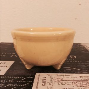 FiestaWare Retired Pale Yellow tripod Bowl. New never used.